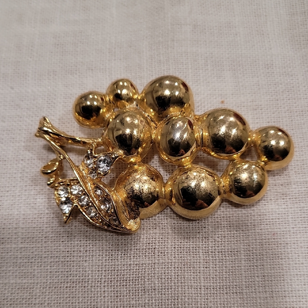 Brooch Polished Gold Grapes Rhinestones